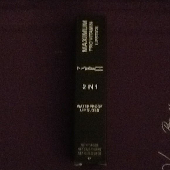 MAC LIPSTICK - Picture 2 of 3
