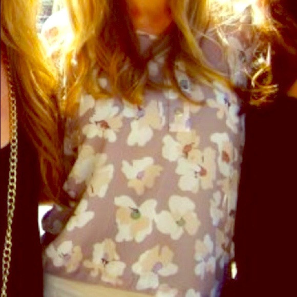 A Sweet & Stylish Top! Sz Small From Urban Outfitt