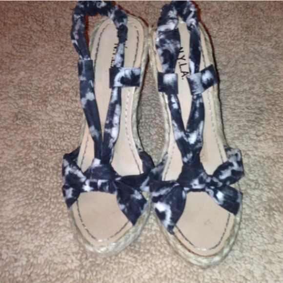 Tweed wedges by N.Y.L.A - Picture 2 of 3