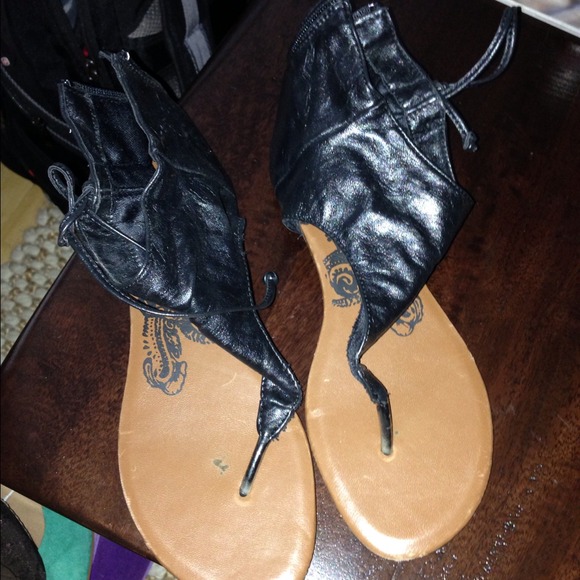 Cute Black Sandals W/ Zipper in Back