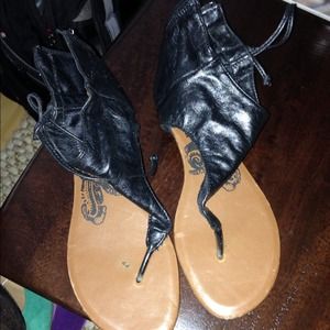 Cute Black Sandals W/ Zipper in Back