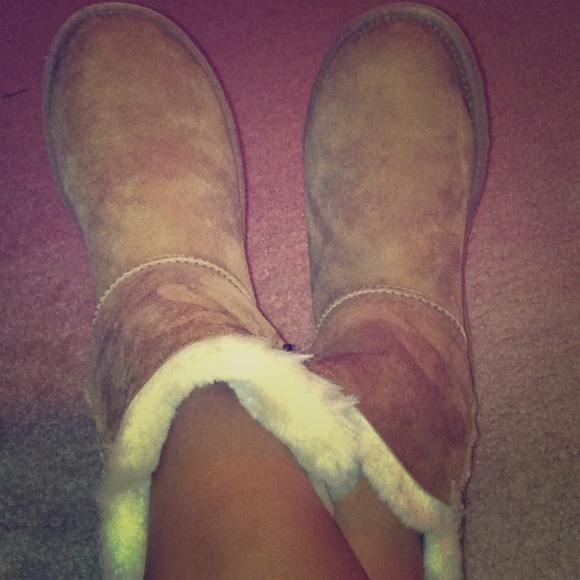UGGS ❤️ will lower also I fit size 6 & they fit