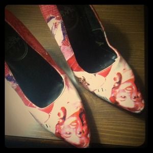 Marilyn Monroe pumps size 6