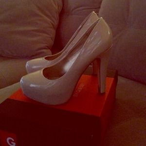 Gorgeous pair of nude heels, only worn once.