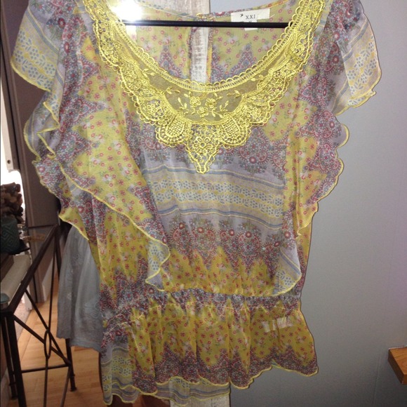 Cute Printed Chiffon Top W/ Gathered Waist