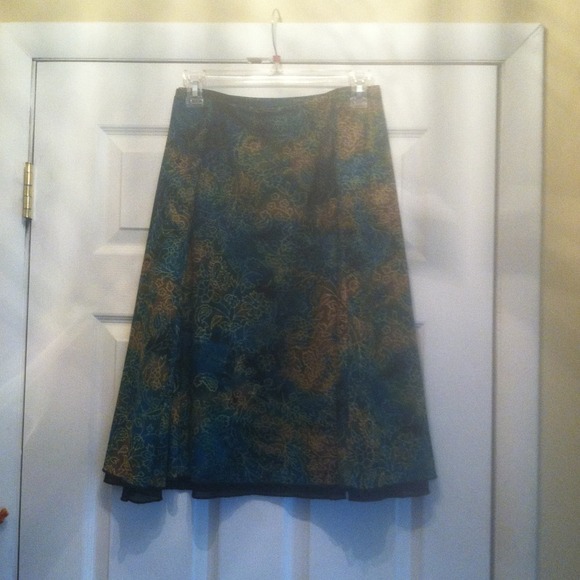 ๐๐HP3/11/14๐๐ Teal soft flowy floral skirt - Picture 2 of 3