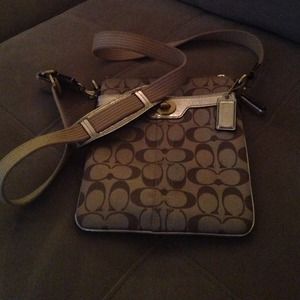 Beautiful coach cross body bag! Authentic!