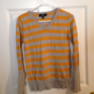 NWOT sweater sz M NWOT sweater sz M
