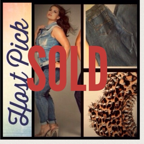 Lady's  blue jeans 🚨🎉🎉👯hp