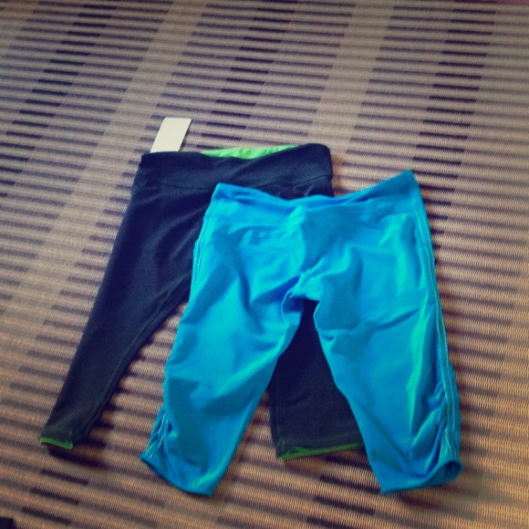 Reversible lululemon crops! Neon blue!
