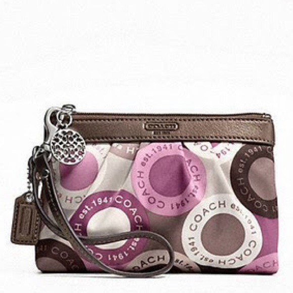 ✨NEW✨ Authentic Coach Wristlet