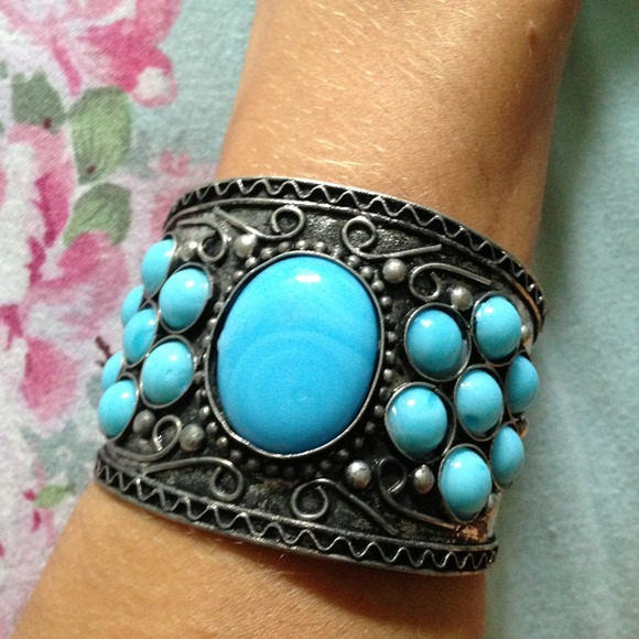 βSOLDβVintage Turquoise cuff bracelet - Picture 2 of 4