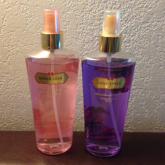 ⛔️SOLD⛔️2 Victoria's Secret Body Mists for $12