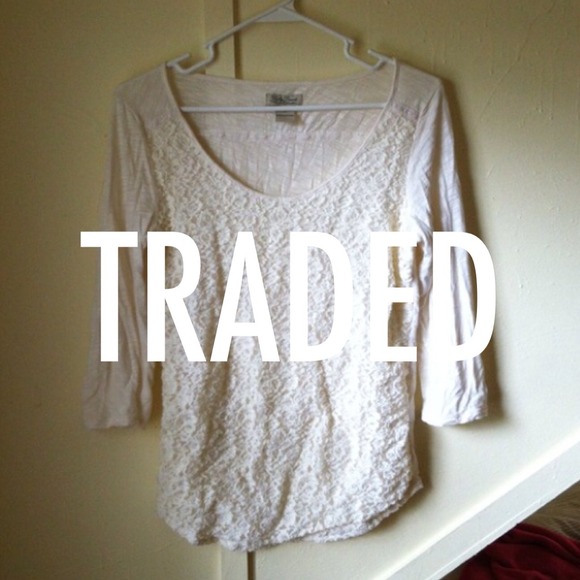 ⛅️TRADED☕️ Ivory lace baseball tee