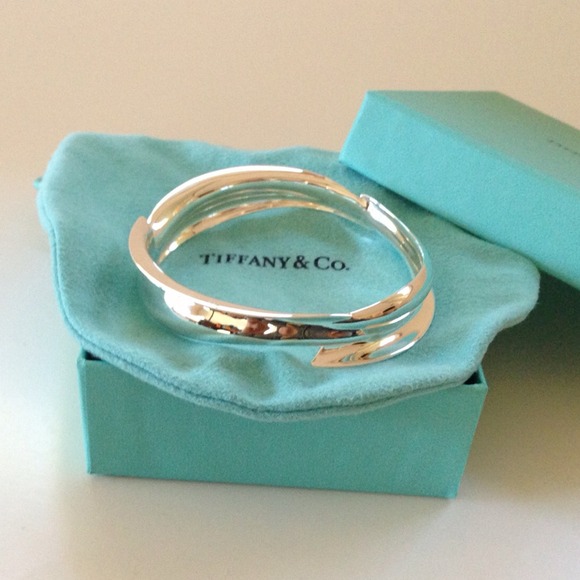 RESERVED‼️Tiffany & Co Frank Gehry fish bangle