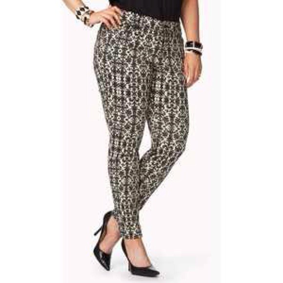 Cream/Black Forever 21+ skinny jeans 😃BRAND NEW😱