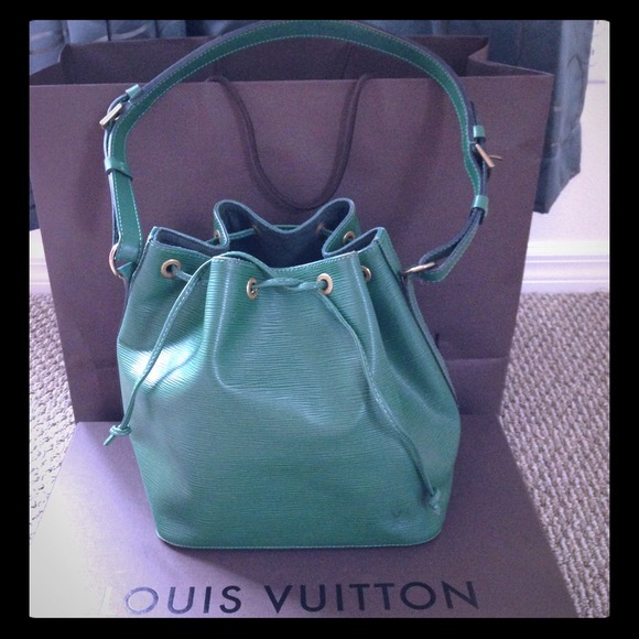 👗👜Authentic Louis Vuitton Bucket Noe👗👜