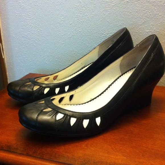 Report wedge style heels
