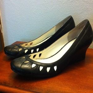 Report wedge style heels