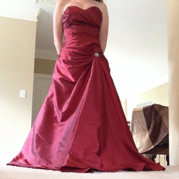 Wine Gathered Full Skirt DaVinci Prom/Homecoming