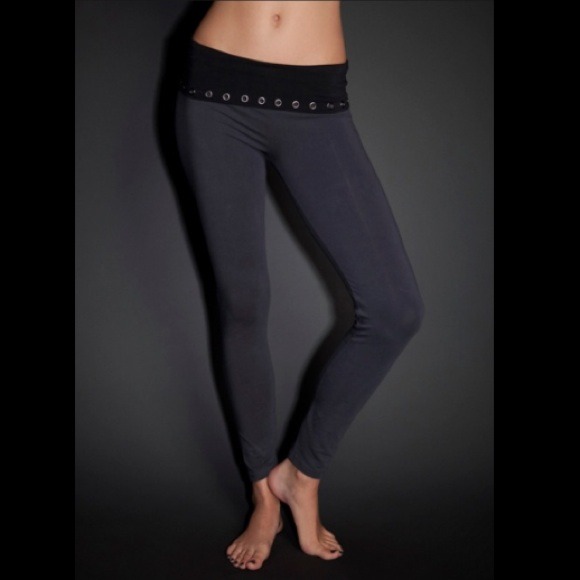 Gray skinny leg yoga pants