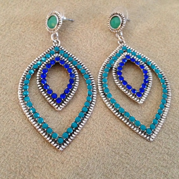 🎉Host Pick🎉Blue/Teal Drop Earring - Picture 2 of 3