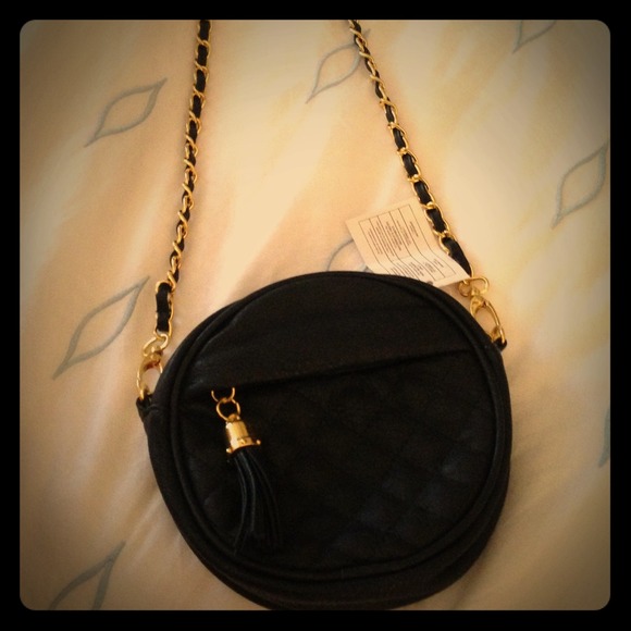 Very cute crossover purse!