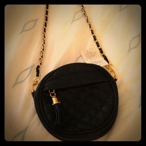 Very cute crossover purse!