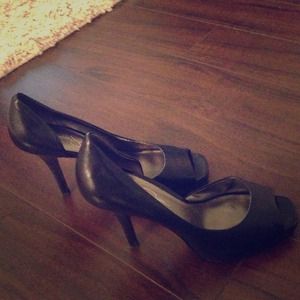 Jessica Simpson black peep toe heels