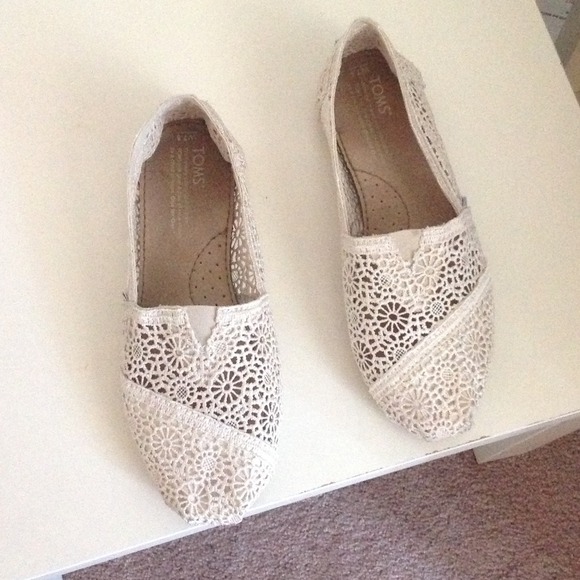 TOMS shoes/Traded and Scammed by @veronicaflores