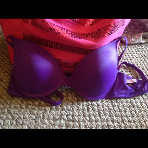 SOLD....NWOT VS bra