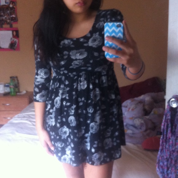 Dress - Picture 3 of 3