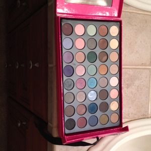40 color eye shadow pack,used one color once.