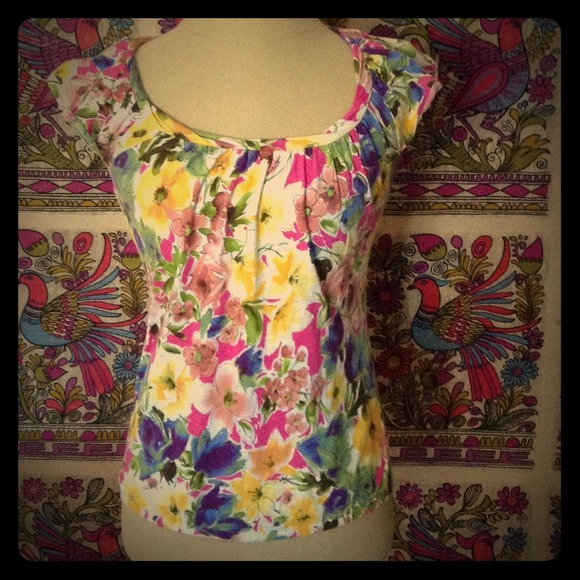 beautiful floral top with loose fit sleeves! - Picture 1 of 5
