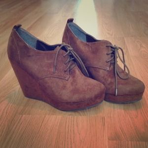 Closed-Toe Brown Wedge