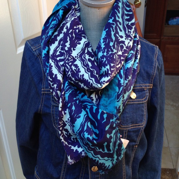 Reserved @kbeaw Lilly Pulitzer Sloane scarf