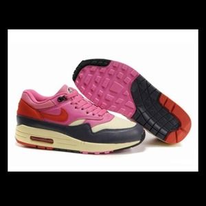 Womens Nike Air Max 1