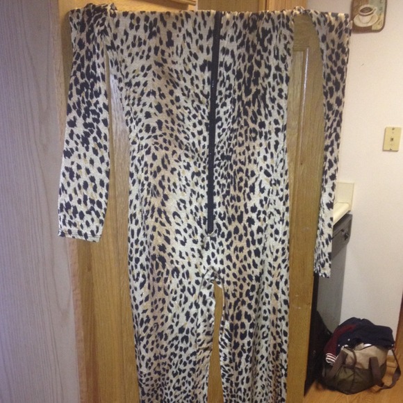 Leopard print catsuit - Picture 2 of 3