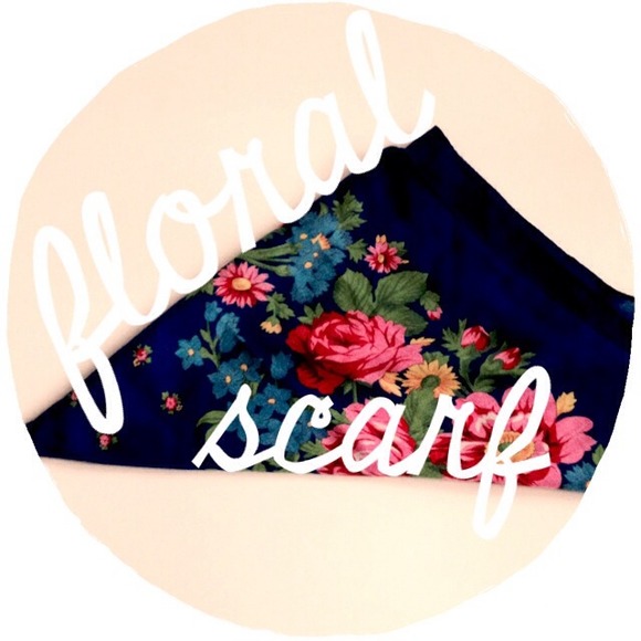 Host Pick 👍 Vibrant Floral Scarf