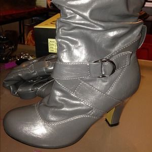 Gray boots sz 8