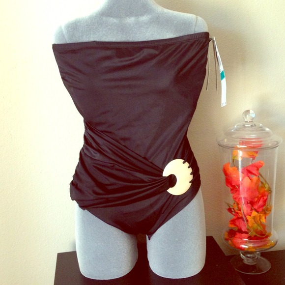 Black strapless bathing suit
