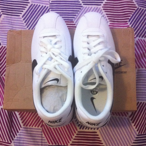 Nike Cortez Classic Boy Shoes - Picture 2 of 4