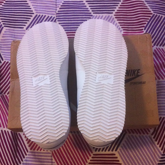 Nike Cortez Classic Boy Shoes - Picture 3 of 4