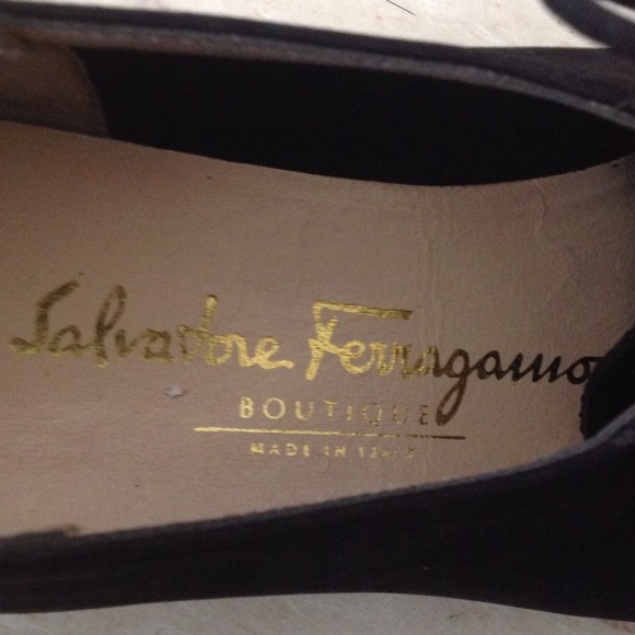 Salvatore Ferragamo size 9 1/2 - Picture 2 of 2