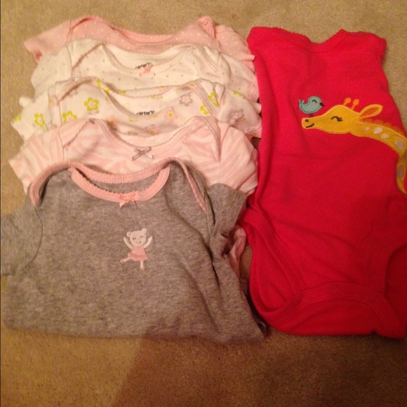 ⛔️sold in a bundle⛔️6 pc short sleeve bodysuits