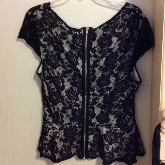 Laced top - Picture 2 of 2