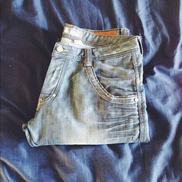 Plain blue jeans. - Picture 1 of 4