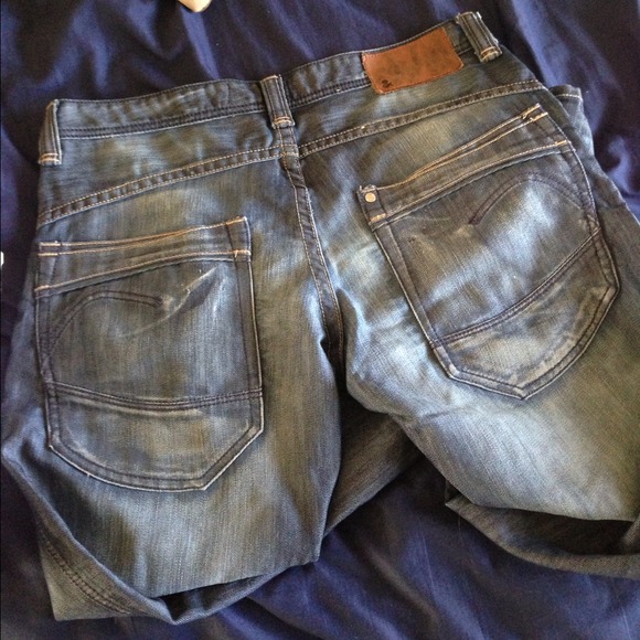 Plain blue jeans. - Picture 3 of 4