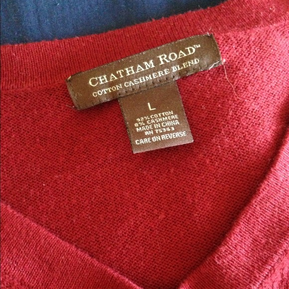 Red cashmere sweater. - Picture 2 of 4