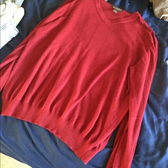 Red cashmere sweater. - Picture 3 of 4